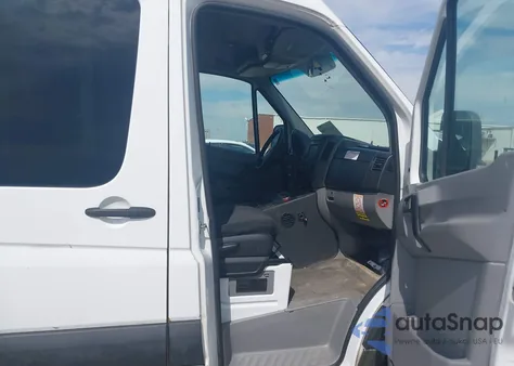 2017 Mercedes-Benz Sprinter 2500 Standard Roof V6 из США, поврежденный, VIN WD3PE7CD8HP565505